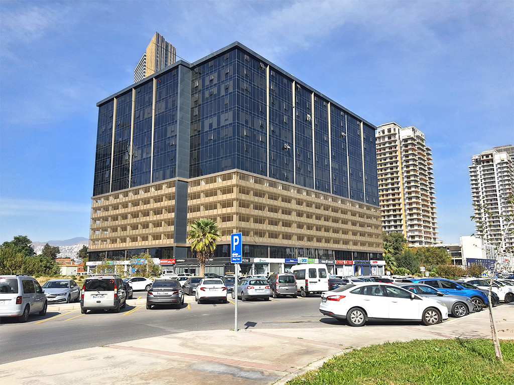 İzmir Gıda Çarşısında 100 m2 Net 1+0 Oda Kiralık Ofis